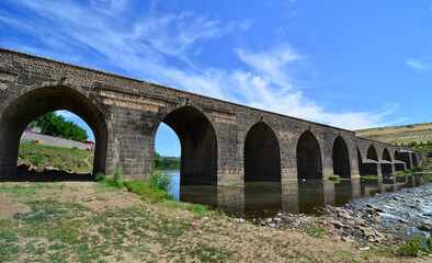 Fototapeta na wymiar Located in Diyarbakir, Turkey, the Bridge with Ten Eyes was built in 1065.