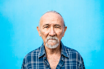 Portrait of a Senior man looking into the camera - Elderly people lifestyle concept - 758160175