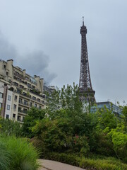 Bâtiments haussmanniens et tour Eiffel