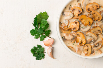 champignons in creamy garlic sauce, with herbs and spices, gravy, sauce, no people,