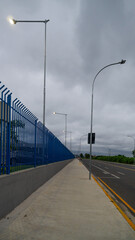 Walls, railings and highway in the commercial center of the city of Suzano