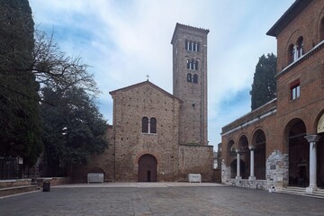 Fototapeta na wymiar The facade of the Basilica di San Francesco, Paleochristian church in Ravenna, Italy 