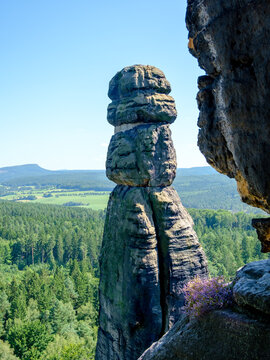 Der wohl bekannteste Fels des Pfaffenstein, die Barbarine - eines der wohl bekanntesten Wanderziele und Wahrzeichen in der S&auml;chsischen Schweiz (Sachsen, Deutschland).