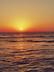 Obraz premium Beautiful sunset from beach with shallow depth of field landscape photography