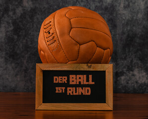 Der Ball ist rund