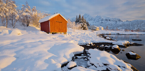 Bootshaus bei Gammelgarden, Austnesfjorden, Austvagoya, Lofoten, Nordland, Norwegen