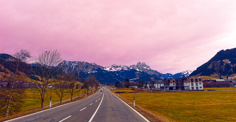 Die Tannheimer Straße (B 199) in Tirol, Österreich