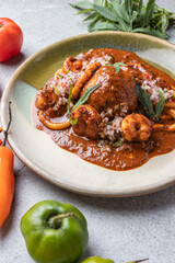 Anticucho de pollo y mariscos