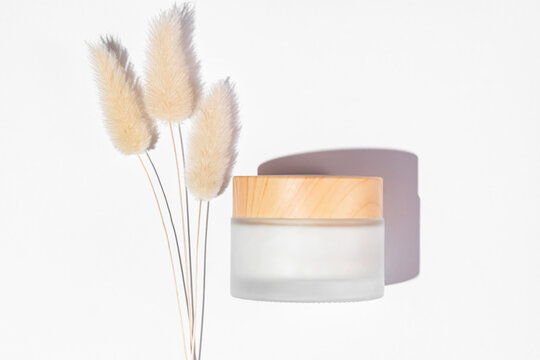 Organic cosmetic cream with pampas grass setting