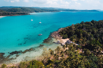 Fototapeta na wymiar Tropical island from above and clear blue sea