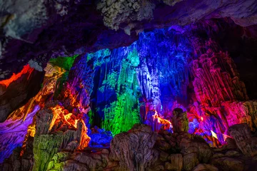 Crédence de cuisine en verre imprimé Guilin Inside the cave. Stalactites, stalagmites, coloured light. Beautiful background
