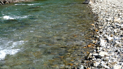 田舎を流れる清流