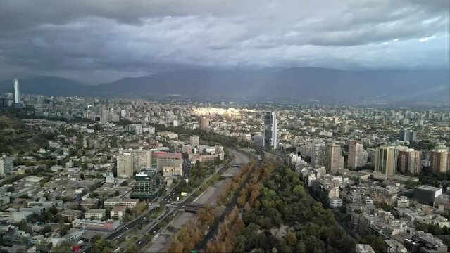 Vista aérea de santiago centro, vista torre telefónica. Chile