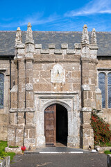 Eingang zu einer alten Kirche in Cornwall 