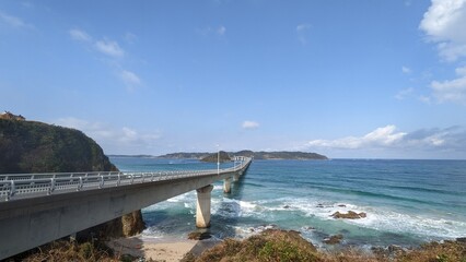 Fototapeta na wymiar 日本海に架かる角島大橋