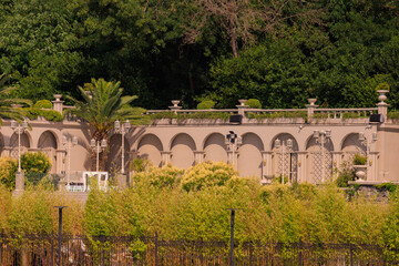 Obraz premium View from the water of the Bosphorus Strait to ancient palaces and buildings. Public place on the street of Istanbul, Türkiye.