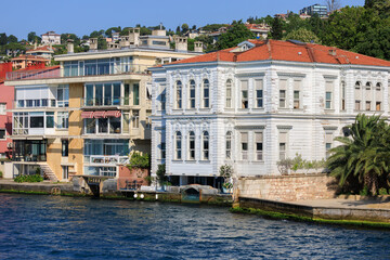 Naklejka premium Cityscape View from the water to buildings in the city of Istanbul in public places