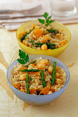 Couscous with chickpeas and wild asparagus.