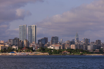 Obraz premium Cityscape View from the water to buildings in the city of Istanbul in public places