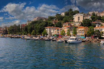 Naklejka premium Cityscape View from the water to buildings in the city of Istanbul in public places