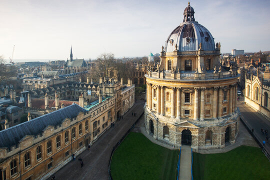 Elevated view of the skyline of Oxford City with the Radcliffe Camera which contains the Bodlean library