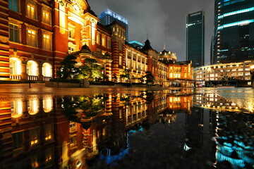 Fototapeta na wymiar 雨の東京駅