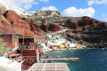 Hafen von Ammoudi-Bay in der Nähe von Oia auf Santorini