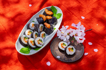 お花見のキンパと天むす