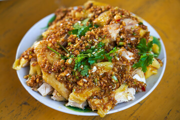A delicious plate of Cantonese white-cut chicken, white-cut chicken, and boiled chicken