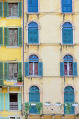 palazzo storico colorato di verona italia, historical colorful building in verona - 759012537