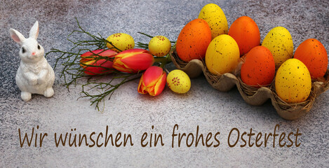 Grußkarte Frohe Ostern: Osterdekoration mit Ostergruß.