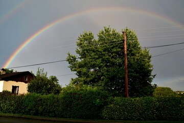 Ein Regenbogen am Horizont