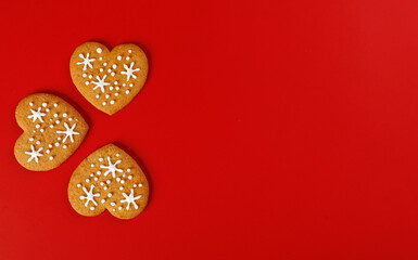 Fototapeta premium beautiful hand-baked cookies in the shape of a heart on a red background