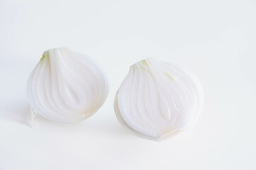 半分にカットした新たまねぎ