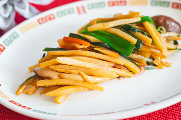 筍と細切り野菜の中華炒め