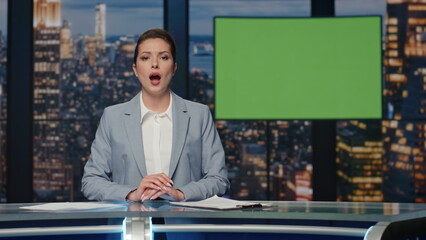Confident anchorwoman delivering latest news at stage with mockup tv closeup - obrazy, fototapety, plakaty