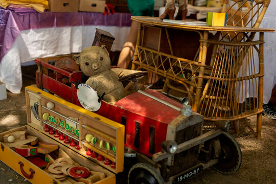 ANTIQUES FAIR IN FRANCE