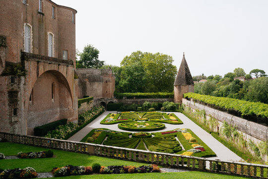 Manicured Garden Oasis in Castle