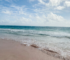  Waves and sandy in Caribbean sea of the Gulf of Mexico. Wallpaper