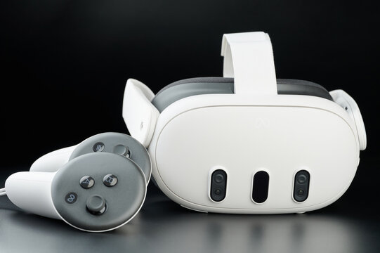 Meta oculus quest 3 headset with controllers