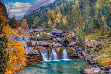 The most popular route in the Ordesa Valley, from the Pradera de Ordesa to the Cola de Caballo waterfall.