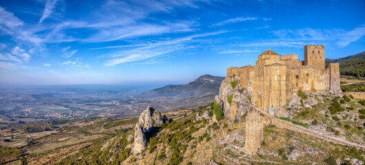 View to the Castle of Loarre, Loarre, Huesca, Aragon, Spain. - obrazy, fototapety, plakaty