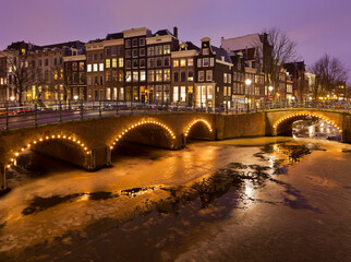 Fototapeta na wymiar Keizergracht zugefroren, Amsterdam, Niederlande