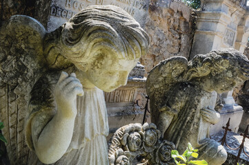Grave sculpture in cemetery in Lourmarin town, Provence region, France - obrazy, fototapety, plakaty