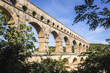 Obraz premium Famous ancient Roman bridge Pont du Gard over Gard river near Vers-Pont-du-Gard town, France
