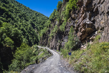 Fototapeta na wymiar Road from Mestia to Ushguli in Svanetia region in Georgia
