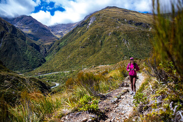 Obraz premium hiker girl enjoys a scenic path in southern alps - otira valley track in canterbury, new zealand south island, arthur's pass national park