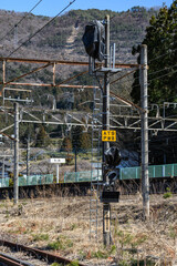 カバーがかけられて使われなくなった鉄道信号機