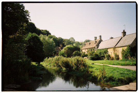 t&iacute;pical houses in cotswolds 