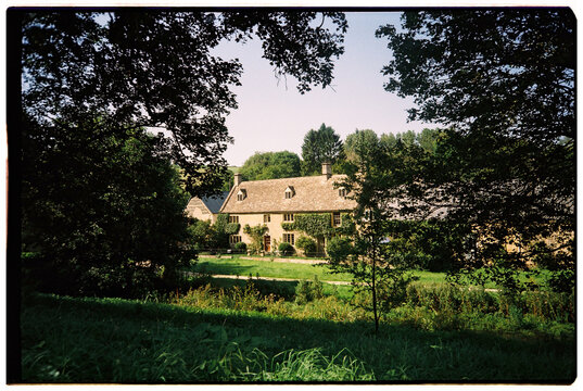 t&iacute;pical houses in cotswolds 